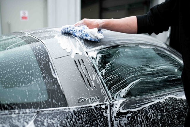 Hand wash with snow foam
